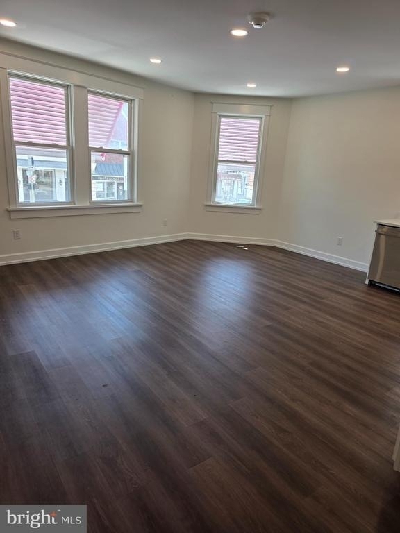1049 W Lancaster Avenue - Photo 2