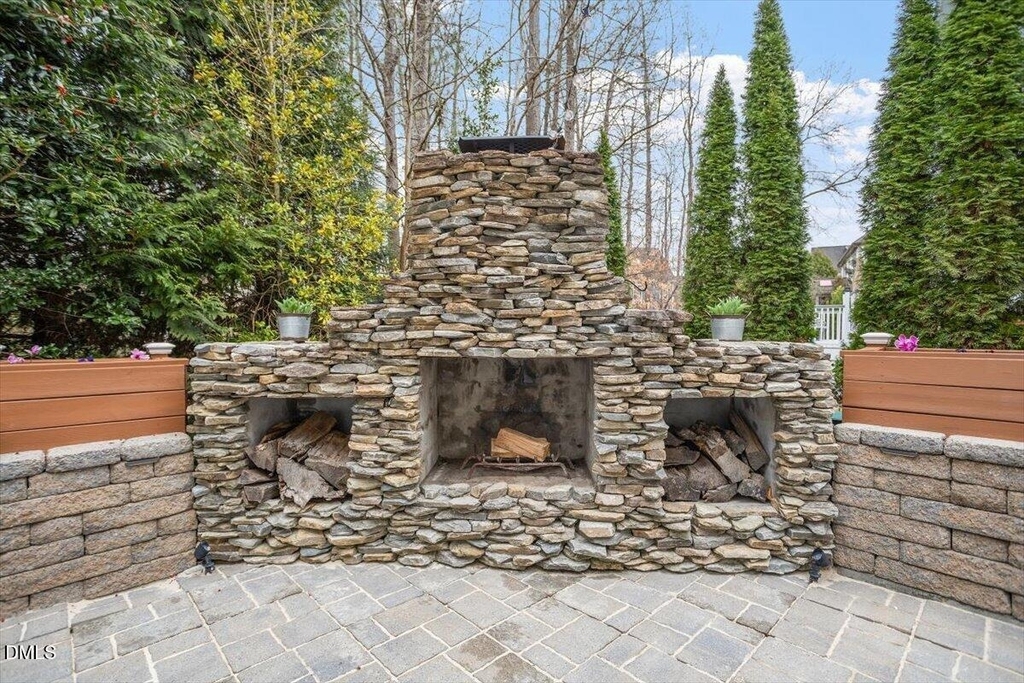 405 Jewell Drive - Photo 10
