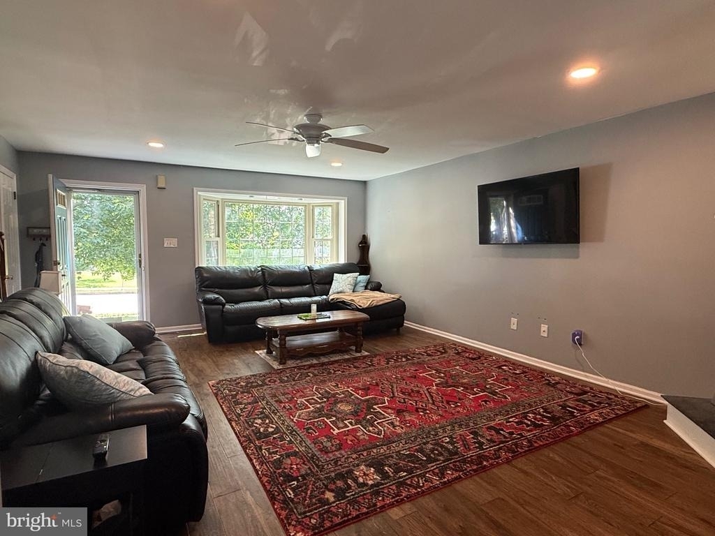 195 Longford Road - Photo 1