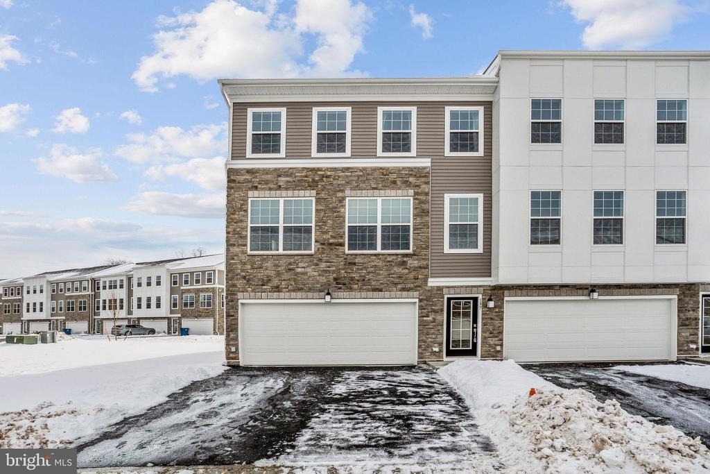 137 Ada Hightower Avenue - Photo 1