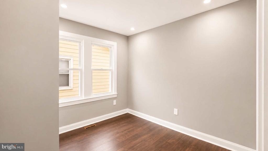 209 Woodlawn Avenue - Photo 8