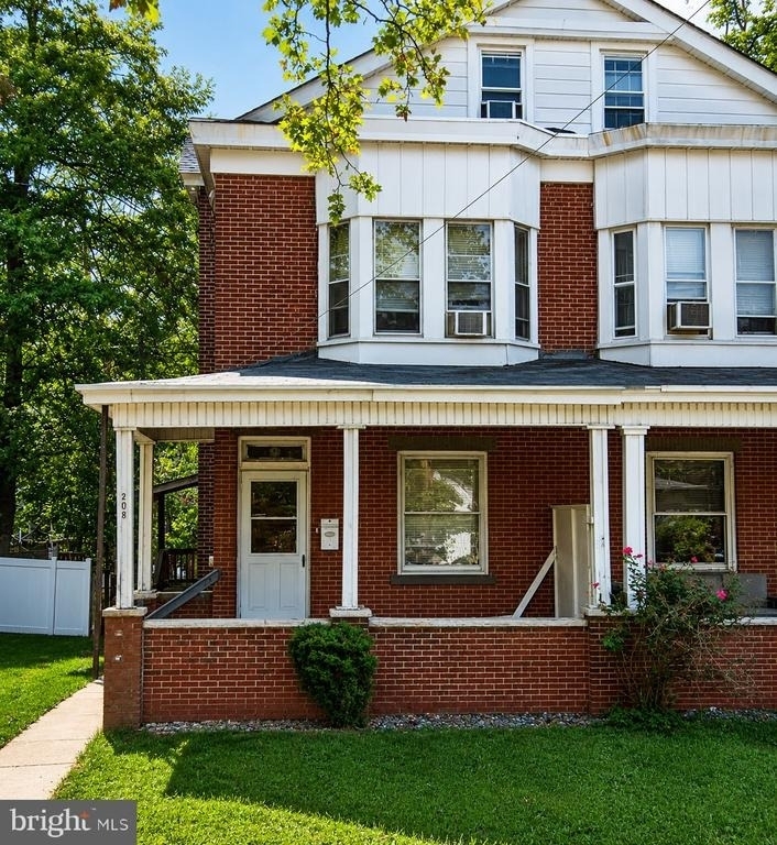 208 Maple Avenue - Photo 0
