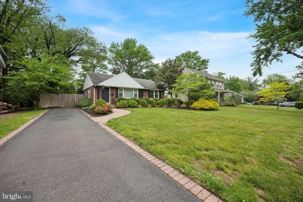 704 Cedar Avenue - Photo 2