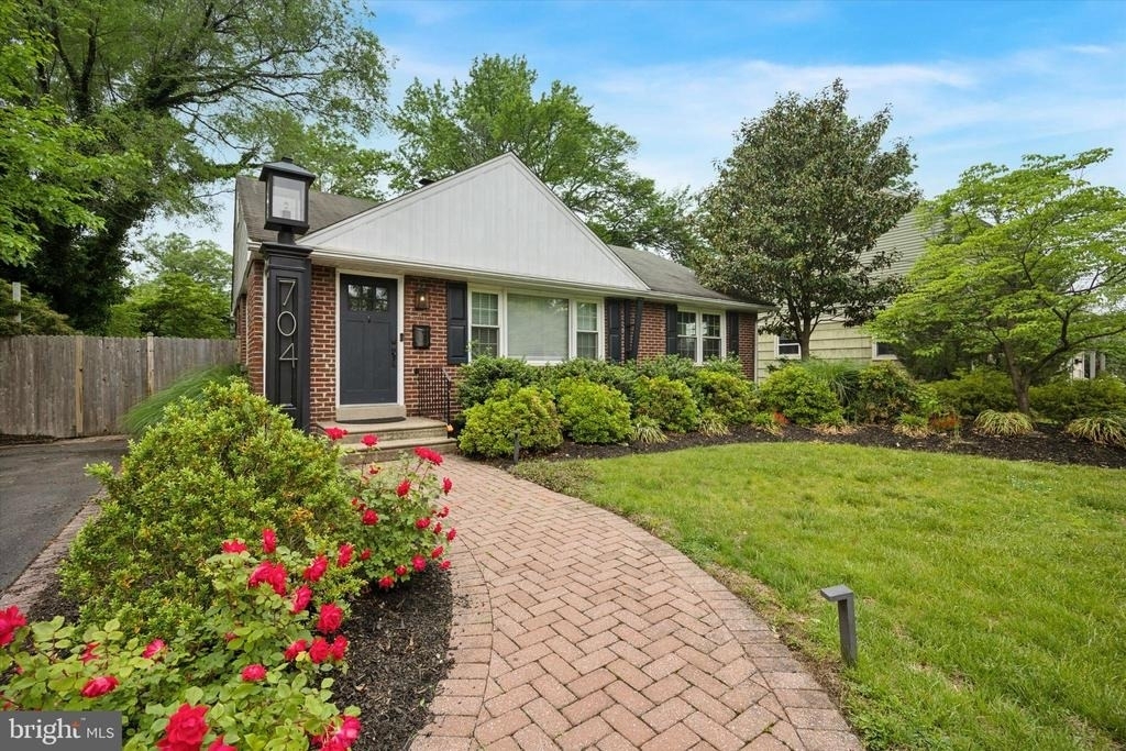 704 Cedar Avenue - Photo 0