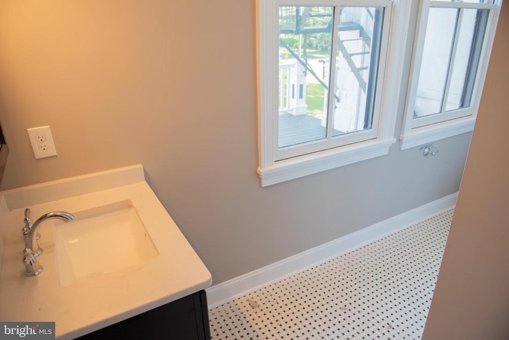 108 Centre Street - Photo 17