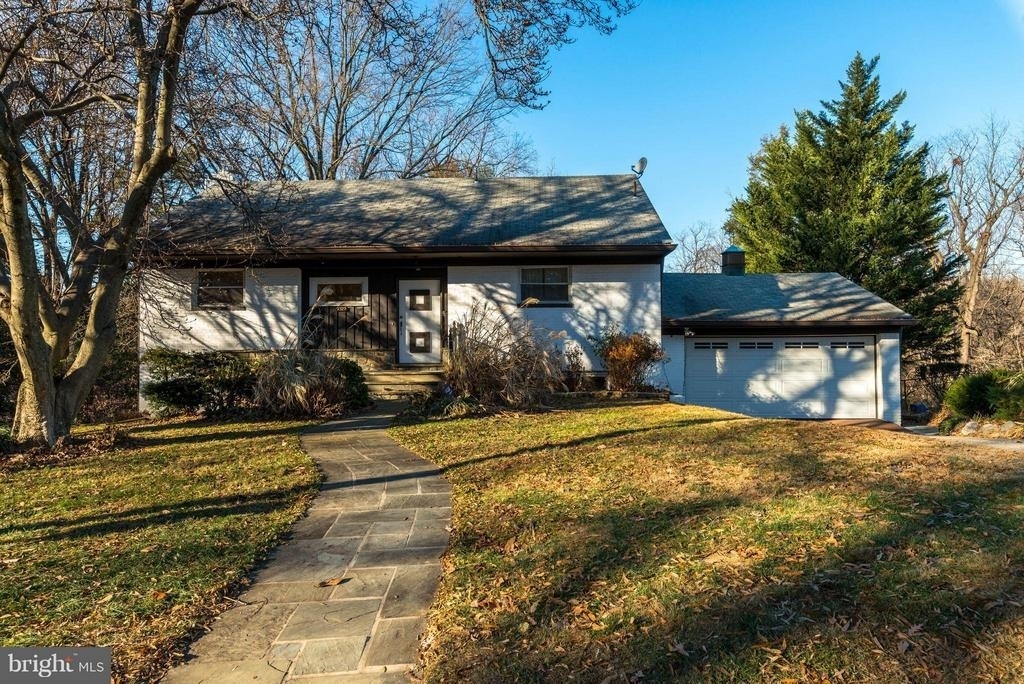 9322 W Parkhill Drive - Photo 0