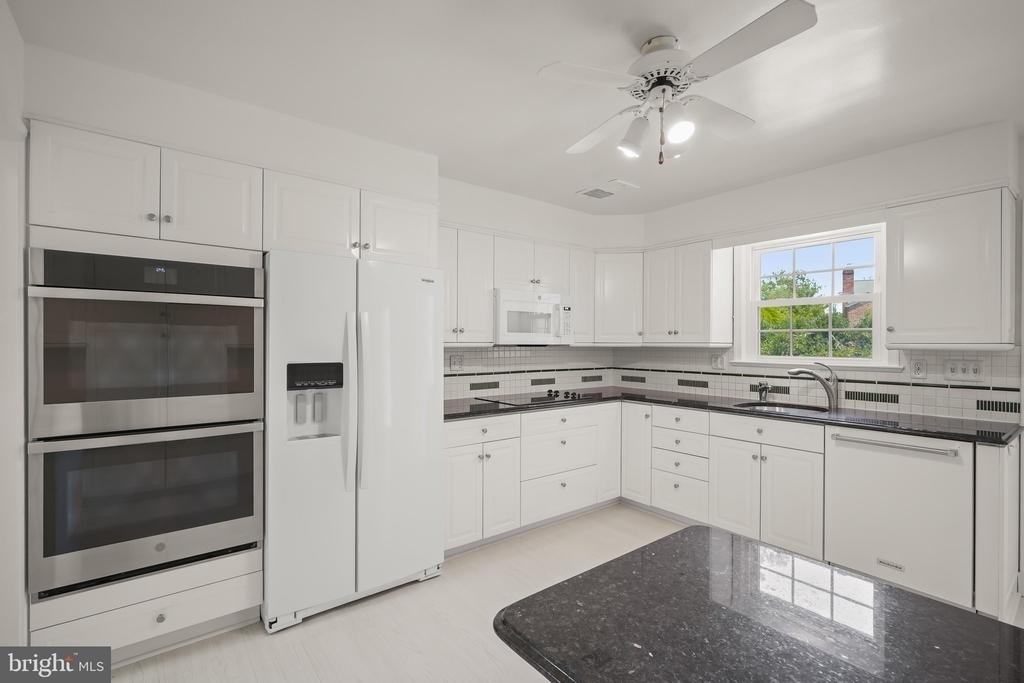 7109 Radnor Road - Photo 12