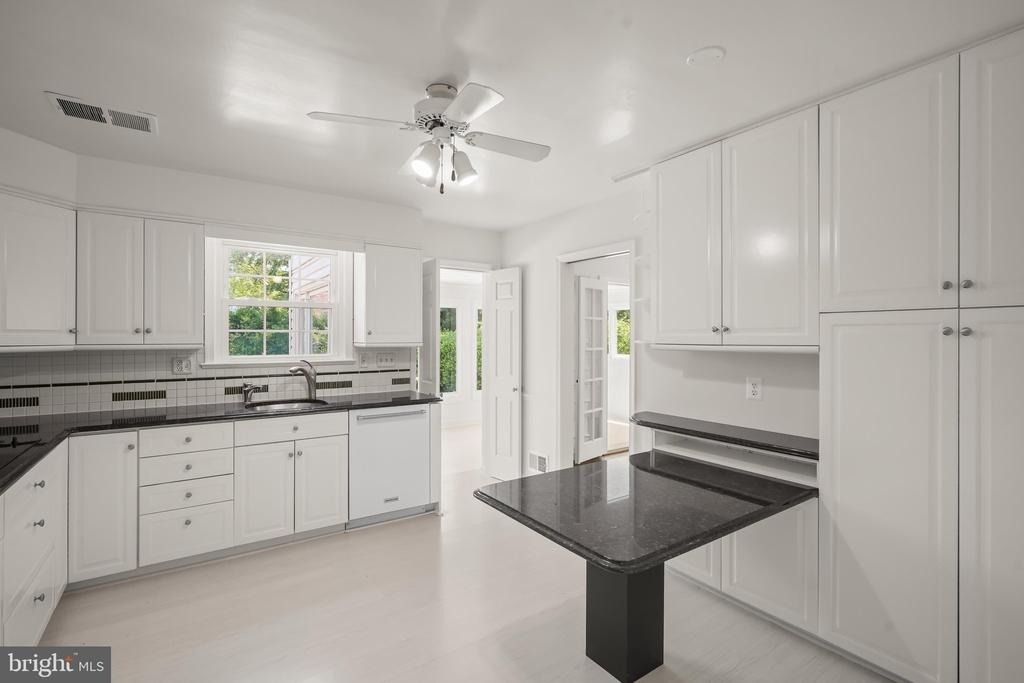 7109 Radnor Road - Photo 9