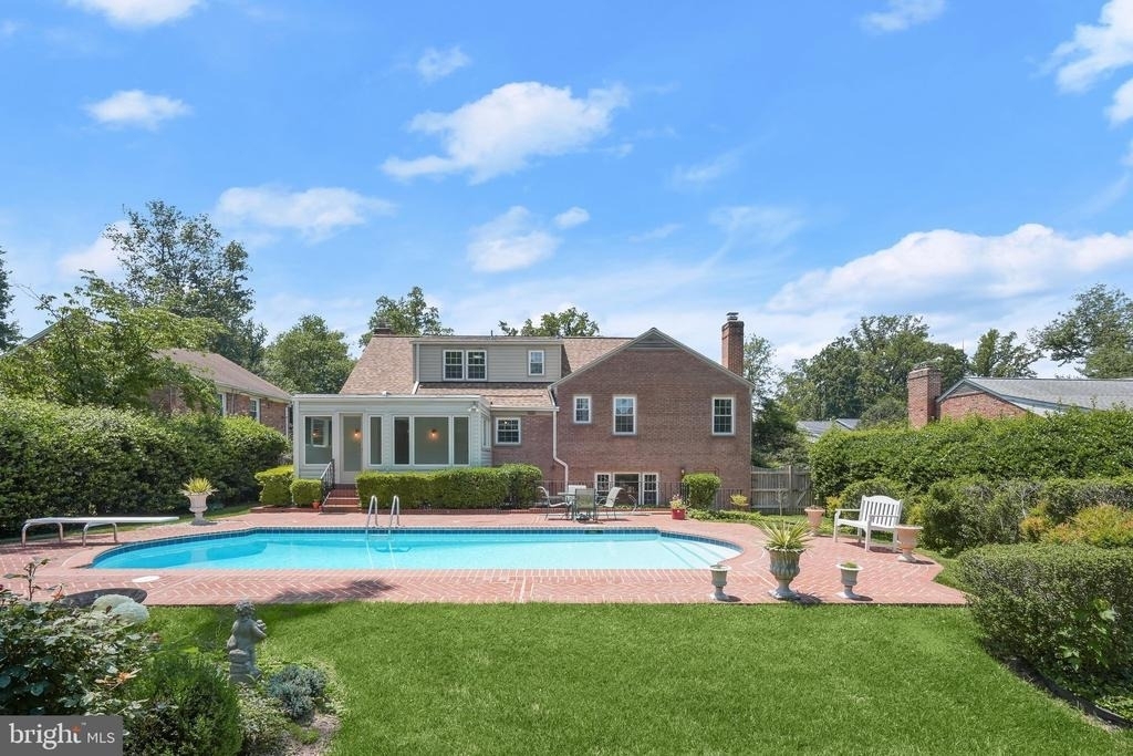 7109 Radnor Road - Photo 0