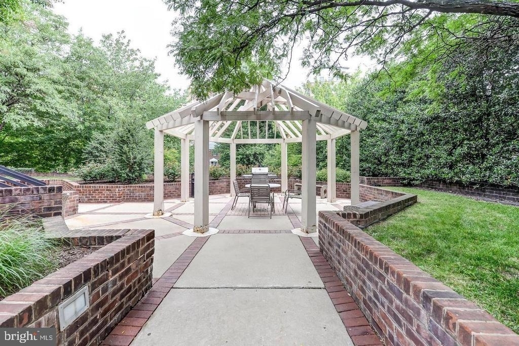 7500 Woodmont Avenue - Photo 18