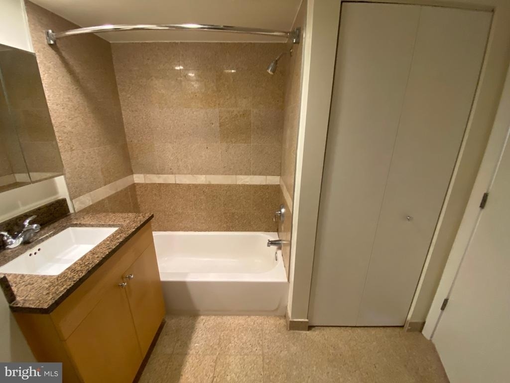 7500 Woodmont Avenue - Photo 9