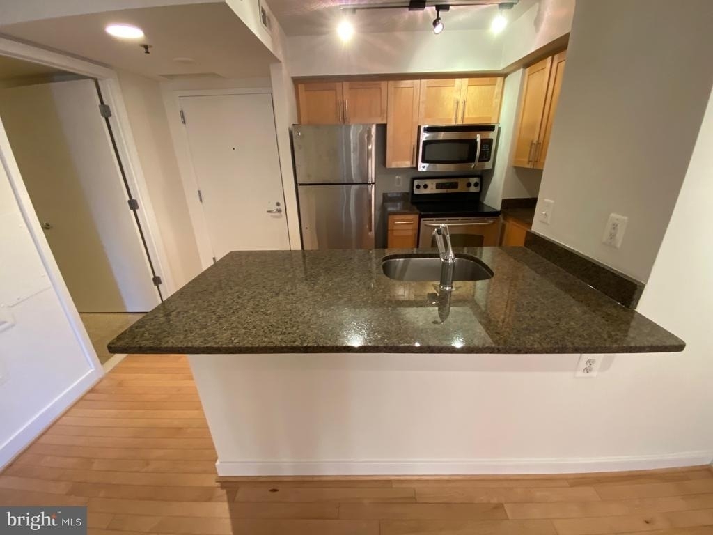 7500 Woodmont Avenue - Photo 5