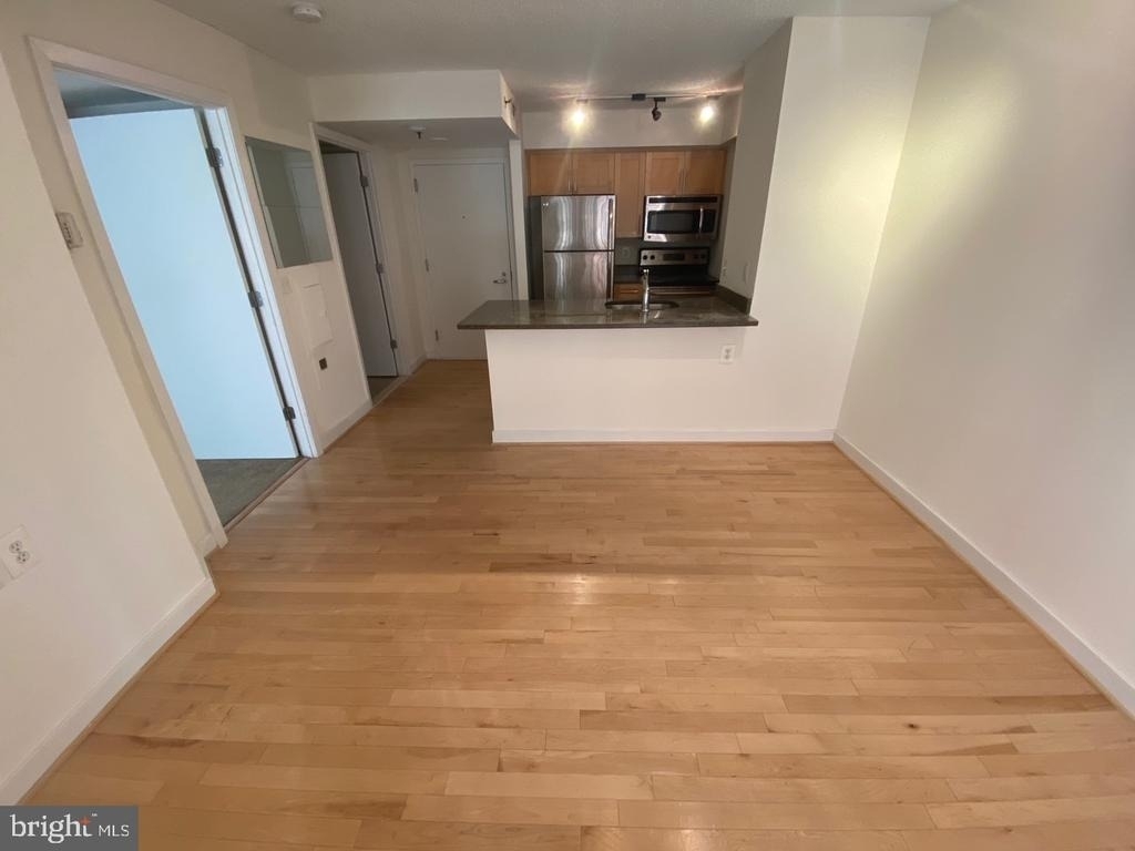 7500 Woodmont Avenue - Photo 7