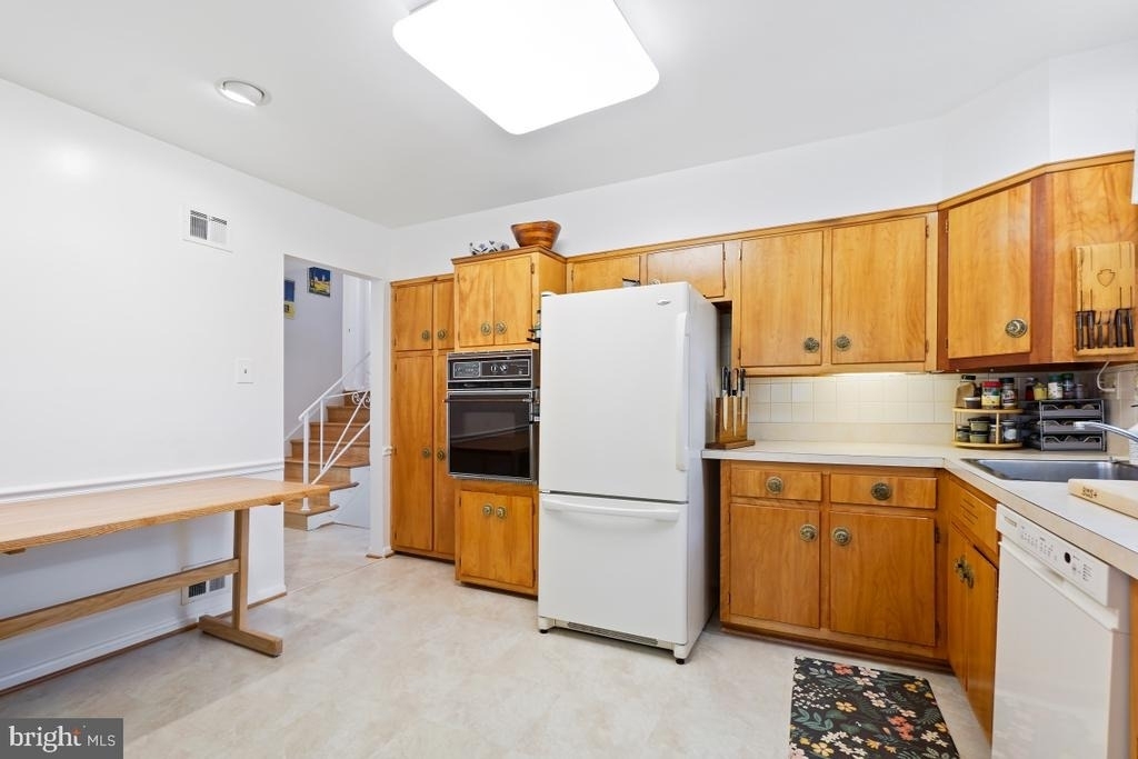 8504 Sundale Drive - Photo 3