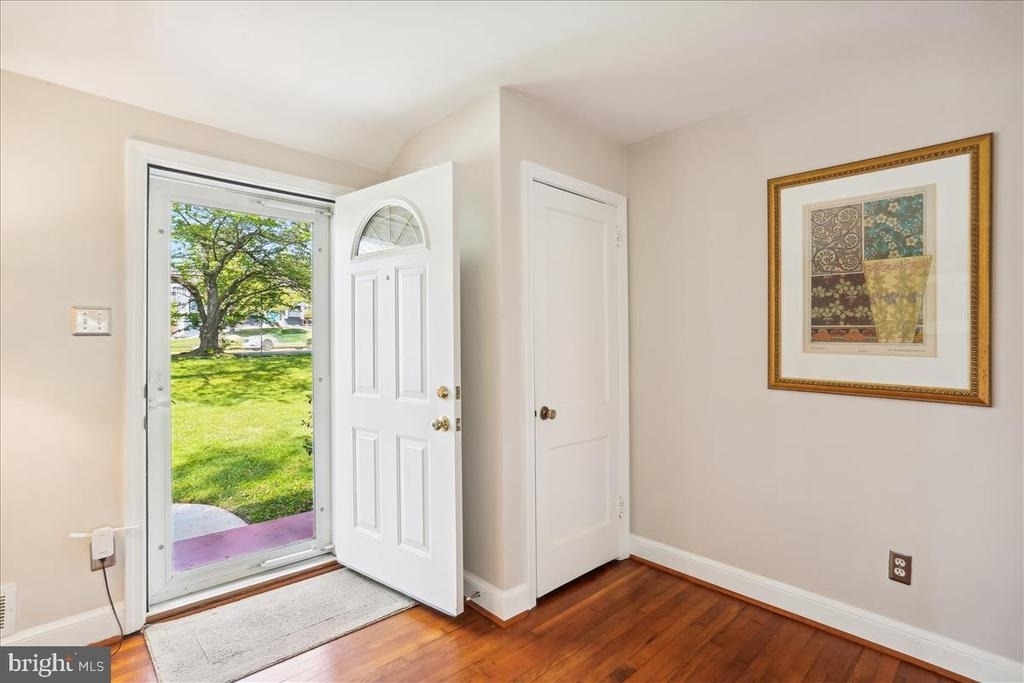 1806 Arcola Avenue - Photo 2