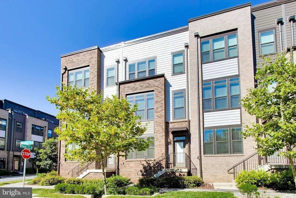 16212 Bushwick Place - Photo 1