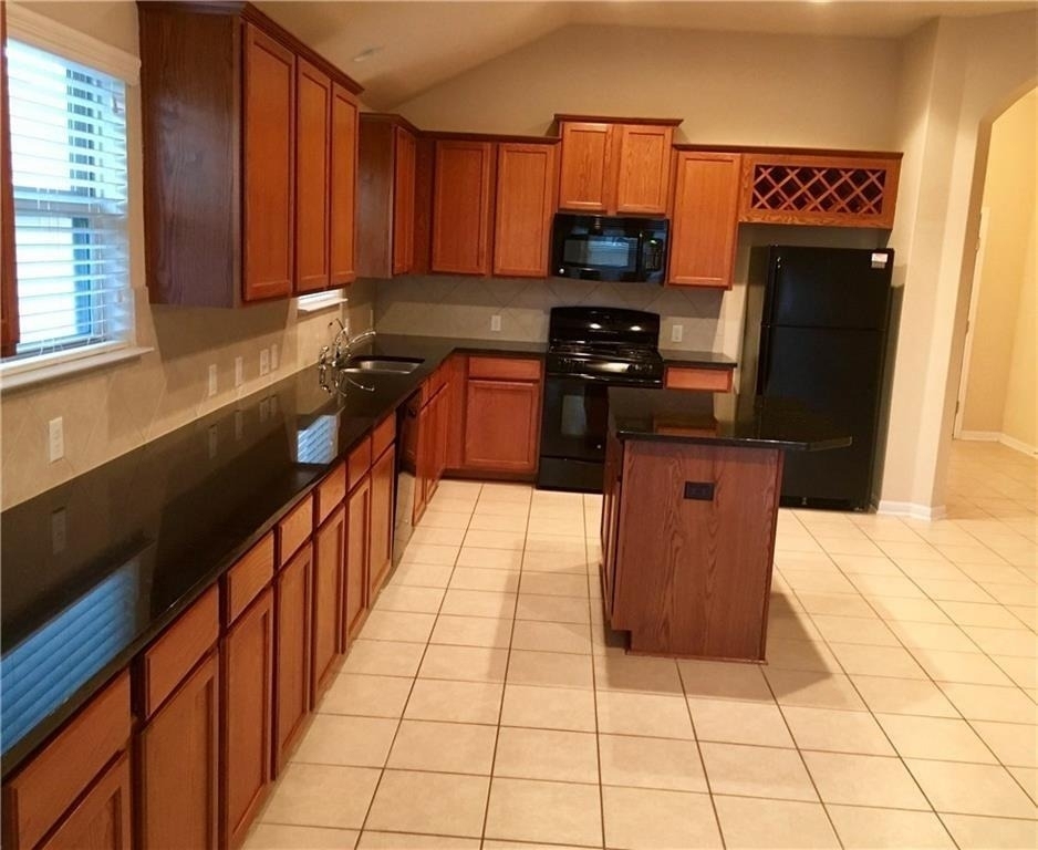 112 Beargrass Dr - Photo 3