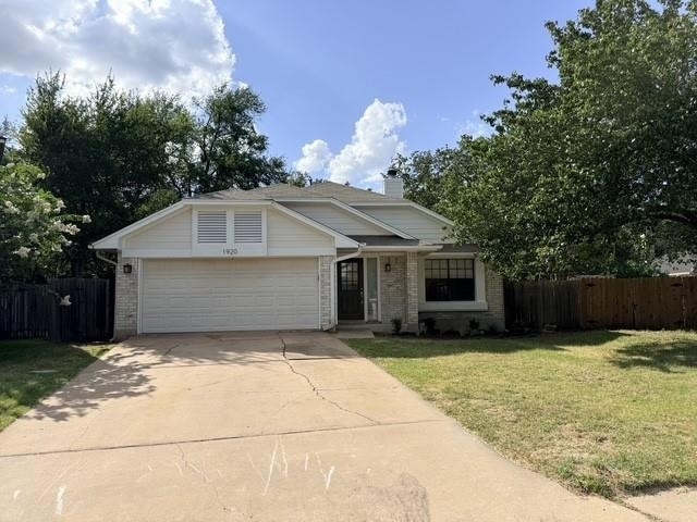 1920 White Oak Cir - Photo 0