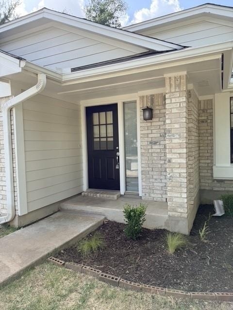 1920 White Oak Cir - Photo 1