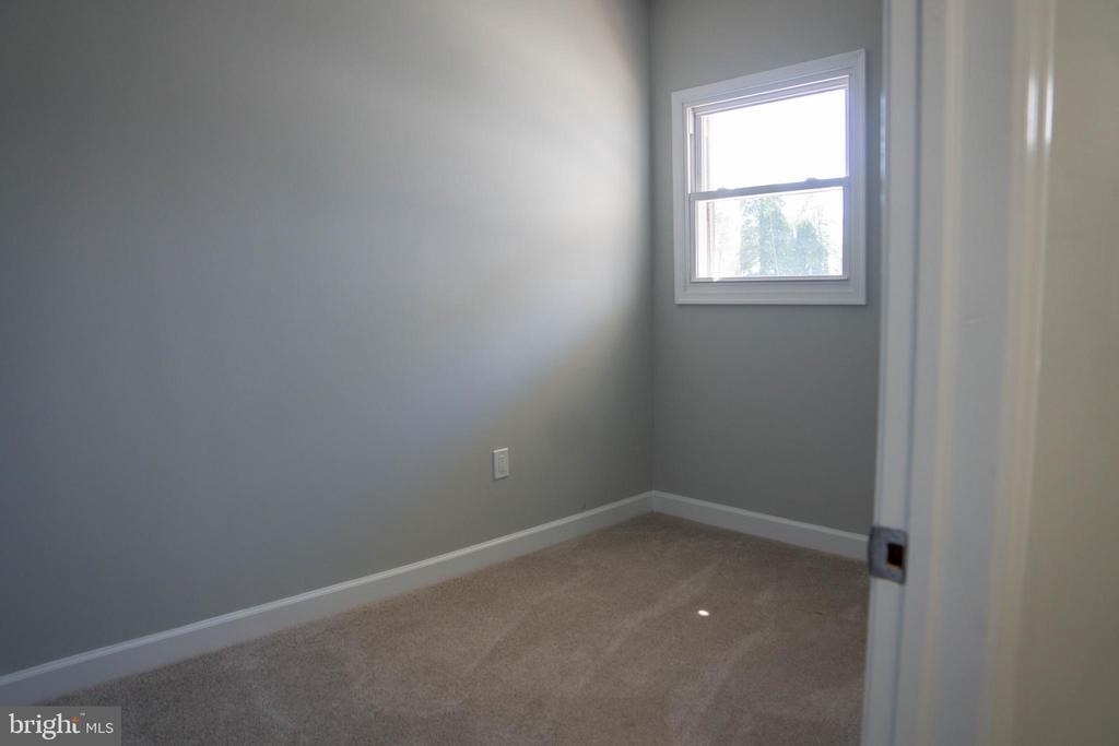 1009 Main Street - Photo 2