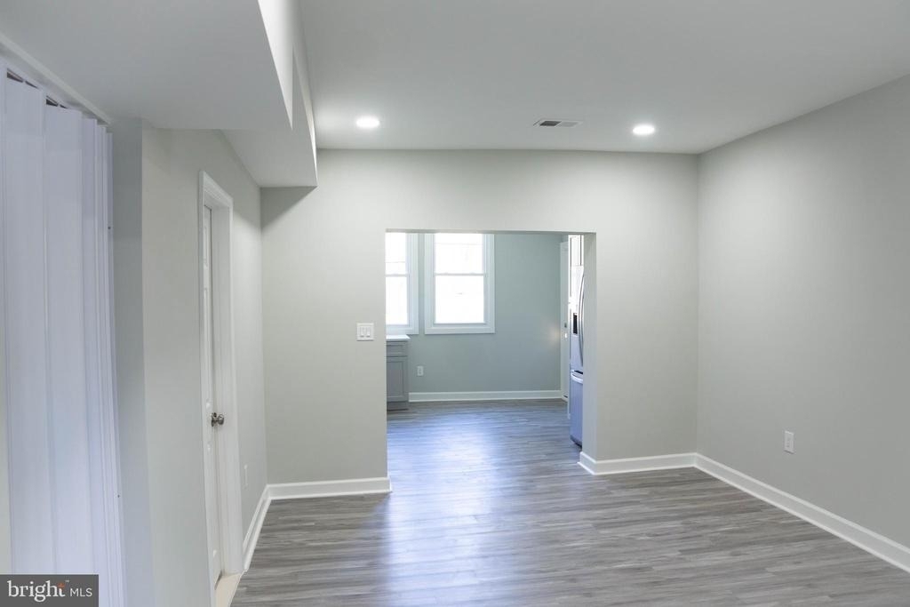 1009 Main Street - Photo 8