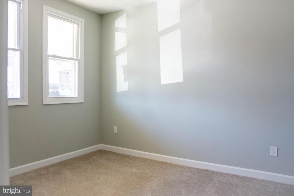 1009 Main Street - Photo 5
