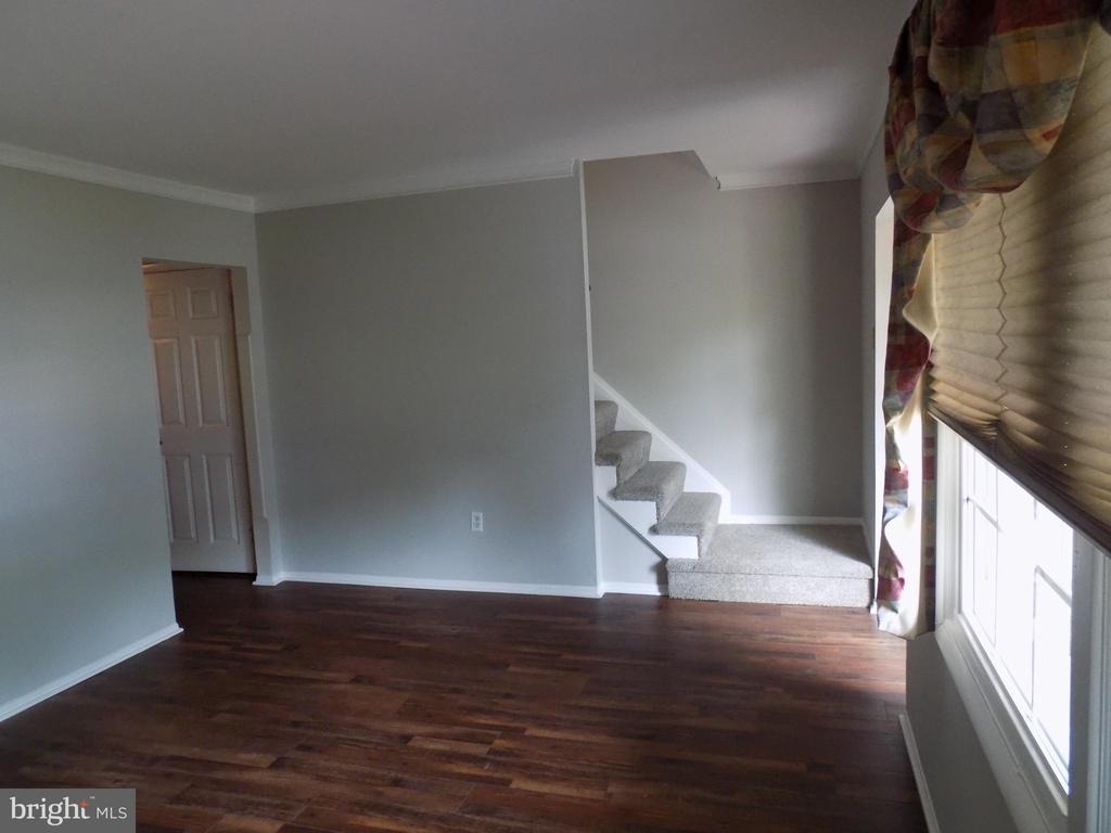 702 Towne Center Drive - Photo 4