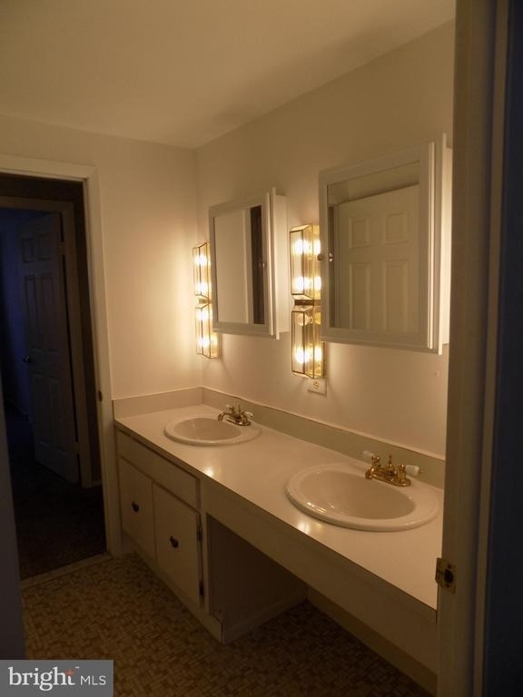 702 Towne Center Drive - Photo 35