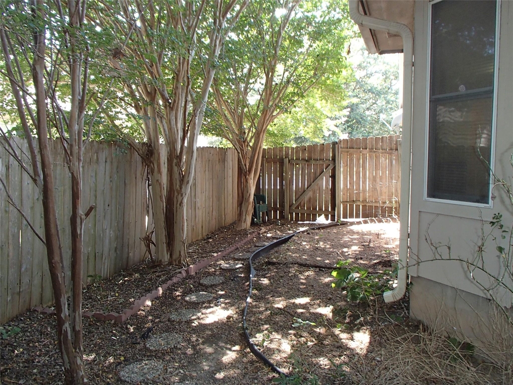 208 Juniper St - Photo 15