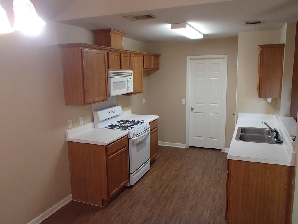 208 Juniper St - Photo 17