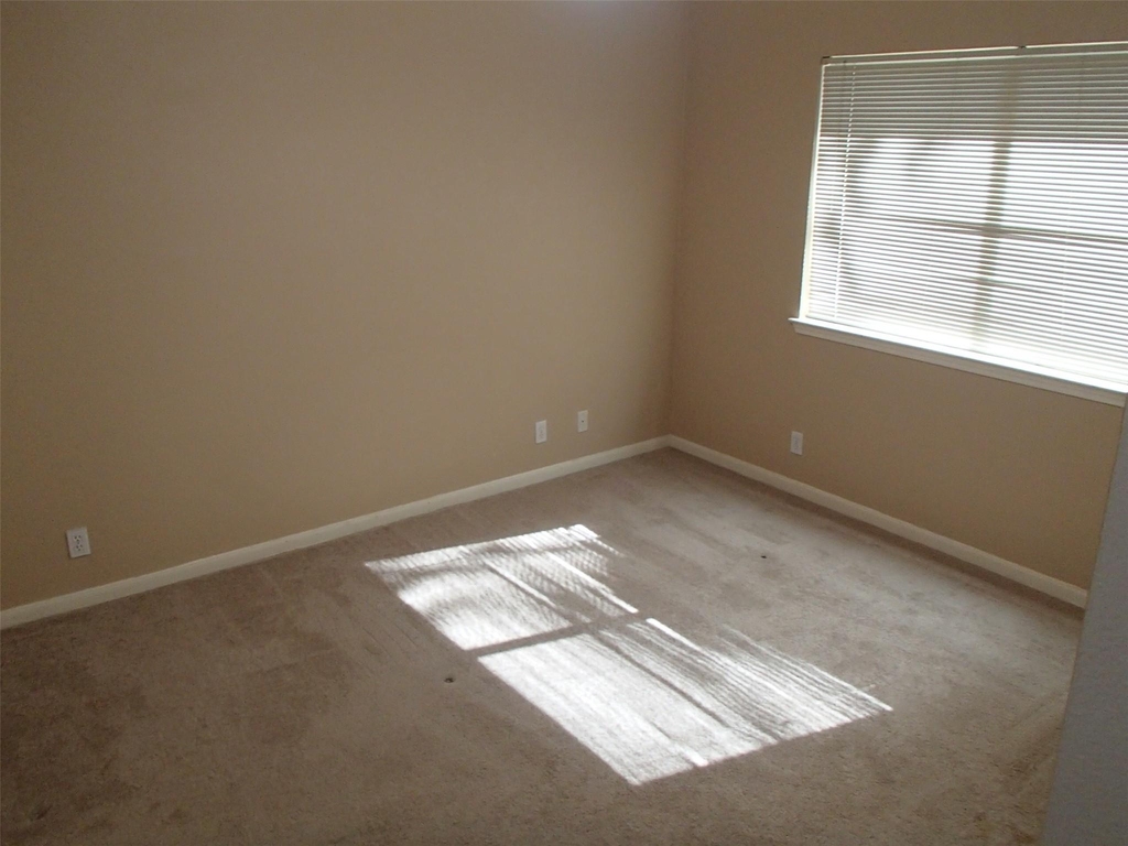 208 Juniper St - Photo 11