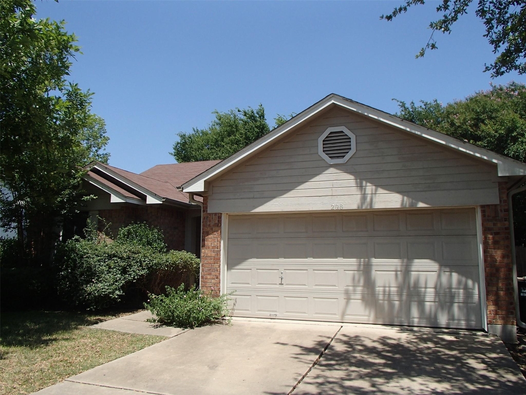 208 Juniper St - Photo 1