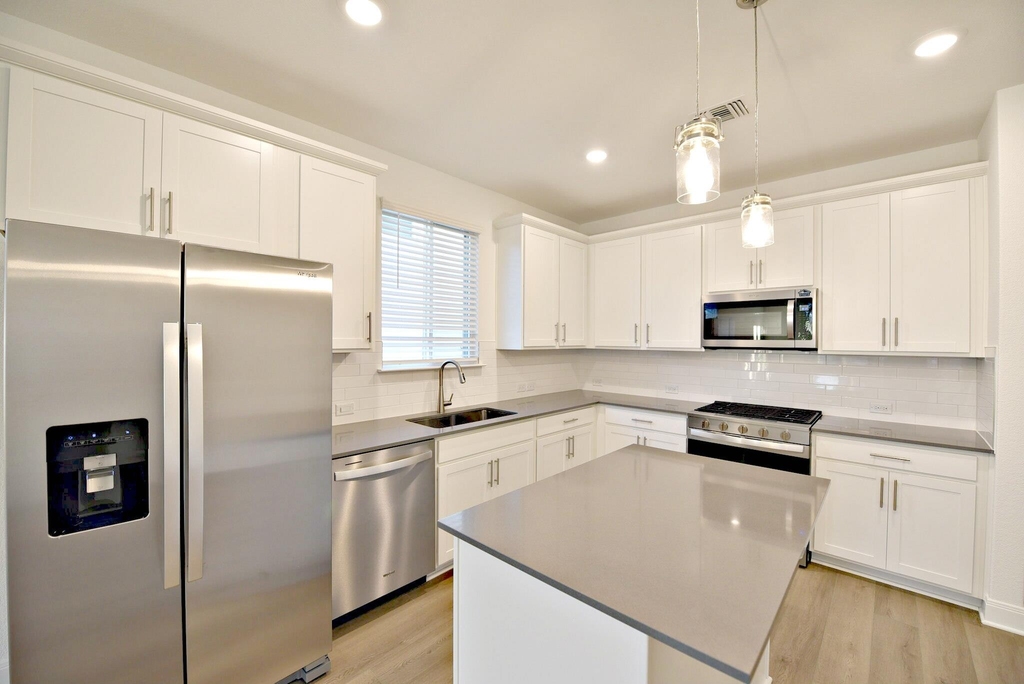 517 Scooter St - Photo 7