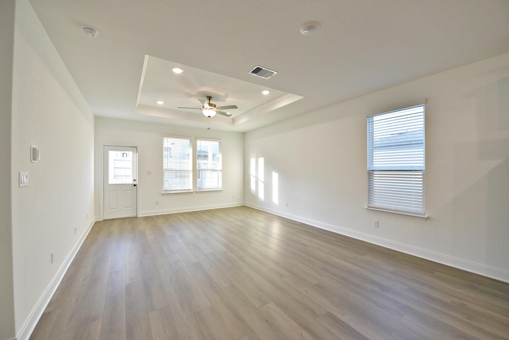 517 Scooter St - Photo 8