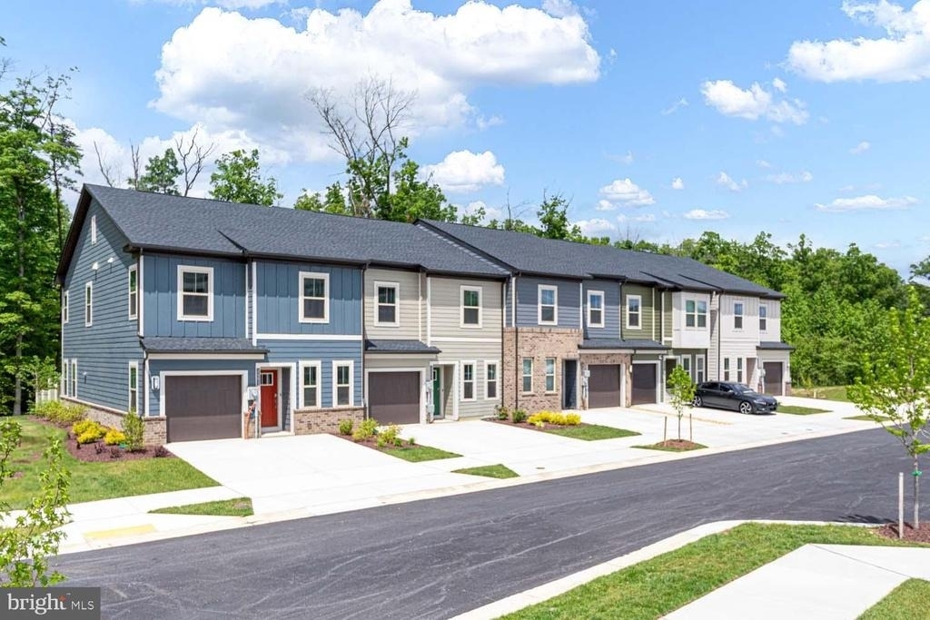 2493 Avesta - Photo 0