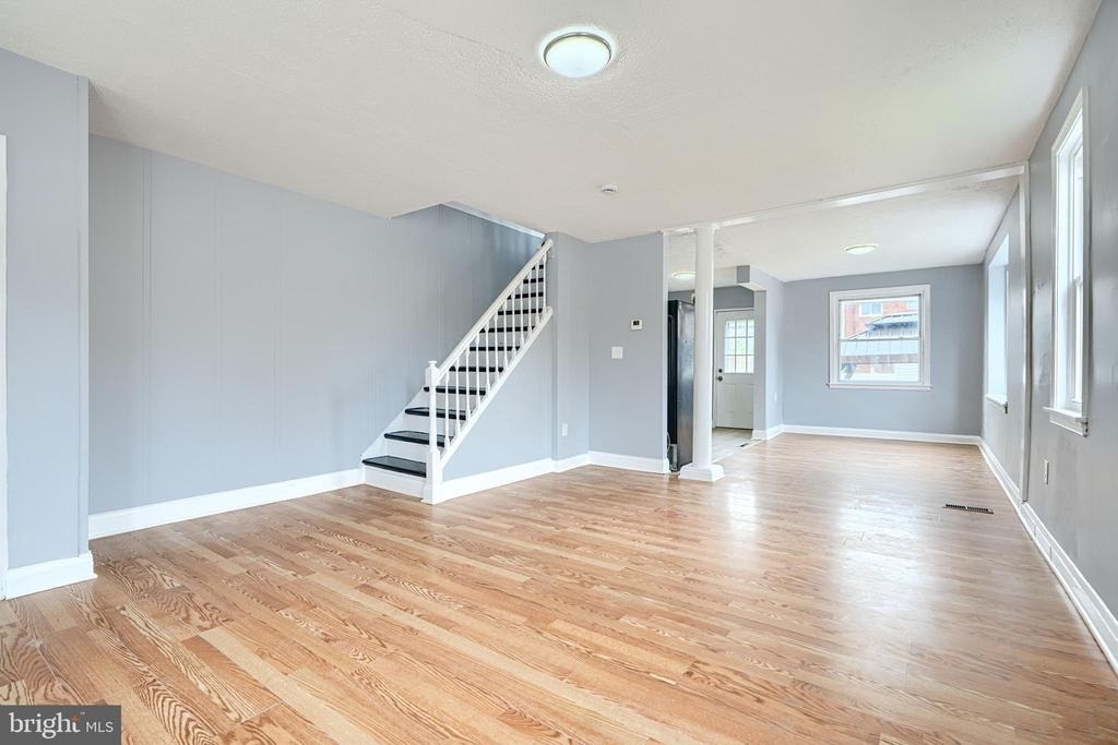 1902 Kelmore Road - Photo 2