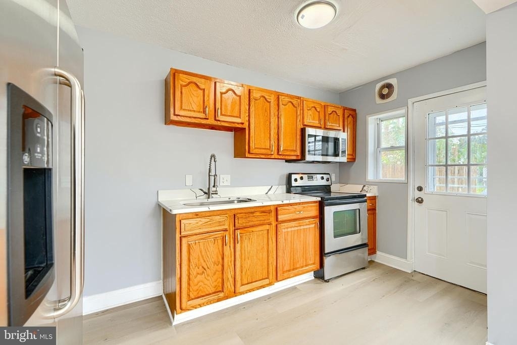 1902 Kelmore Road - Photo 6