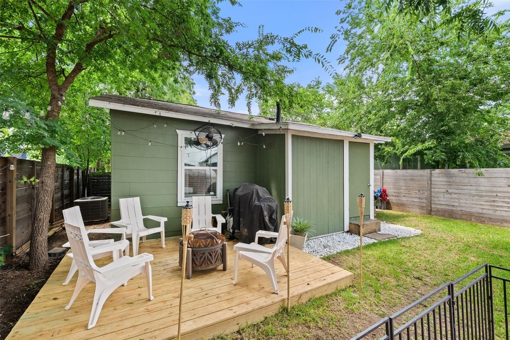 1103 Brass St - Photo 16