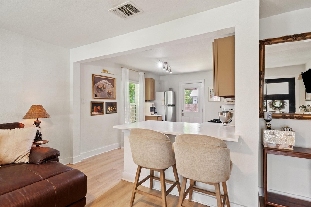 1103 Brass St - Photo 6
