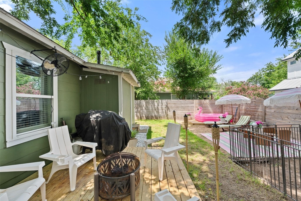 1103 Brass St - Photo 19