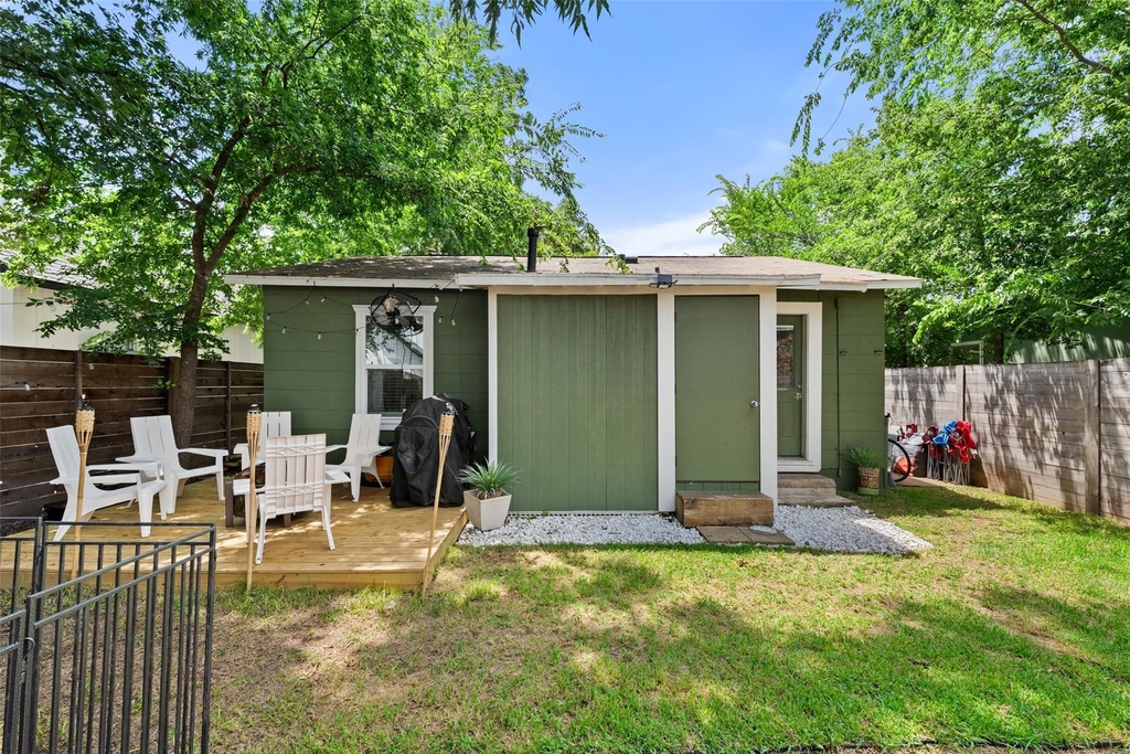 1103 Brass St - Photo 17