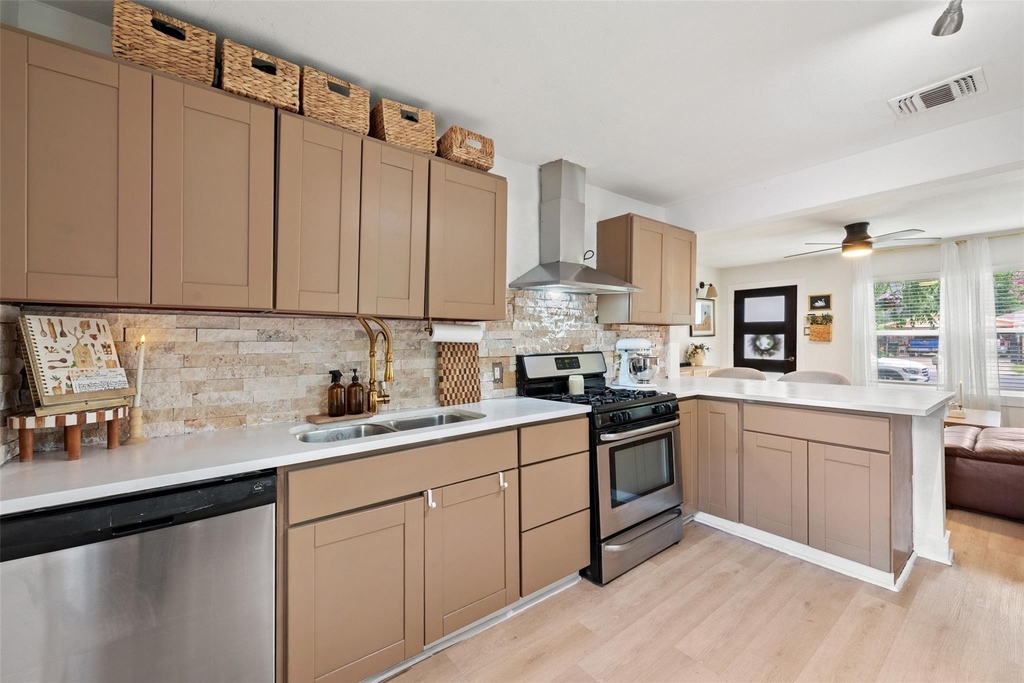 1103 Brass St - Photo 10