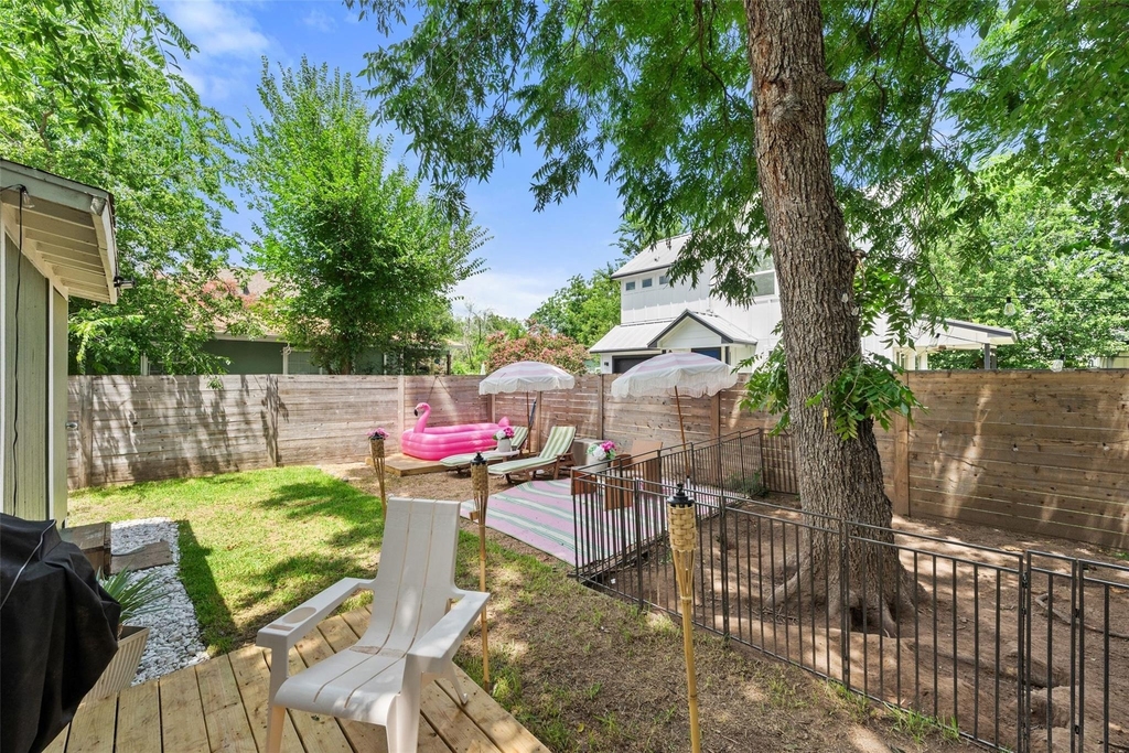 1103 Brass St - Photo 20