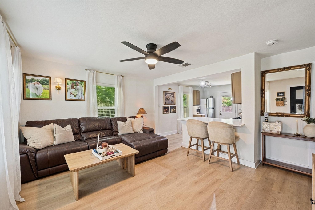 1103 Brass St - Photo 1