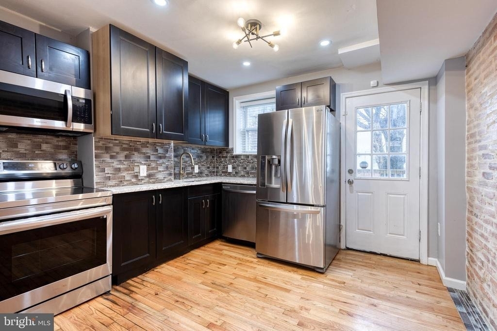 634 Wyeth Street - Photo 3