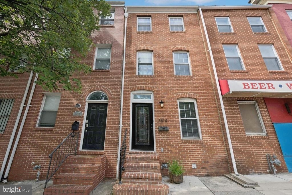 1814 E Pratt Street - Photo 0