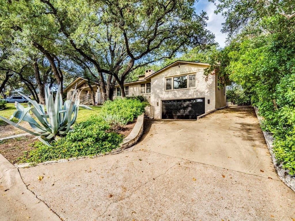 404 Almarion Dr - Photo 2