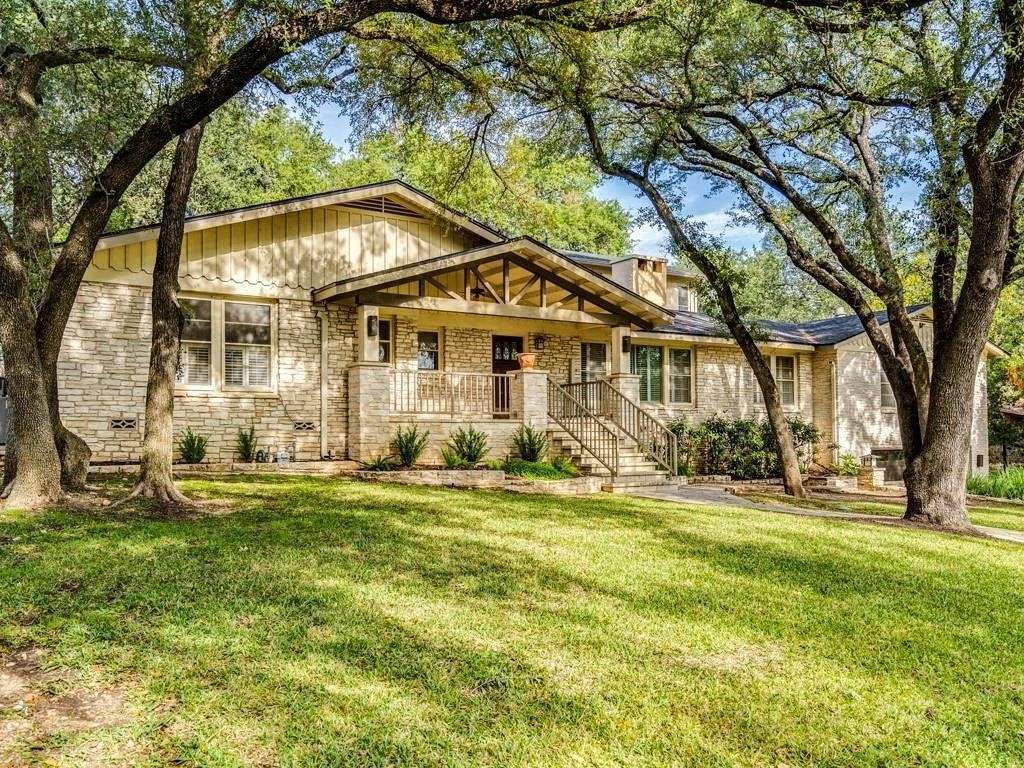 404 Almarion Dr - Photo 0