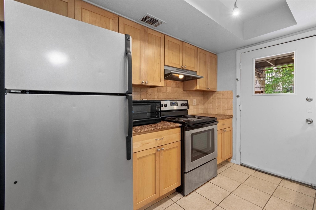 3627 Menchaca Rd - Photo 5