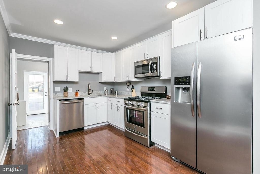 1505 Clarkson Street - Photo 3